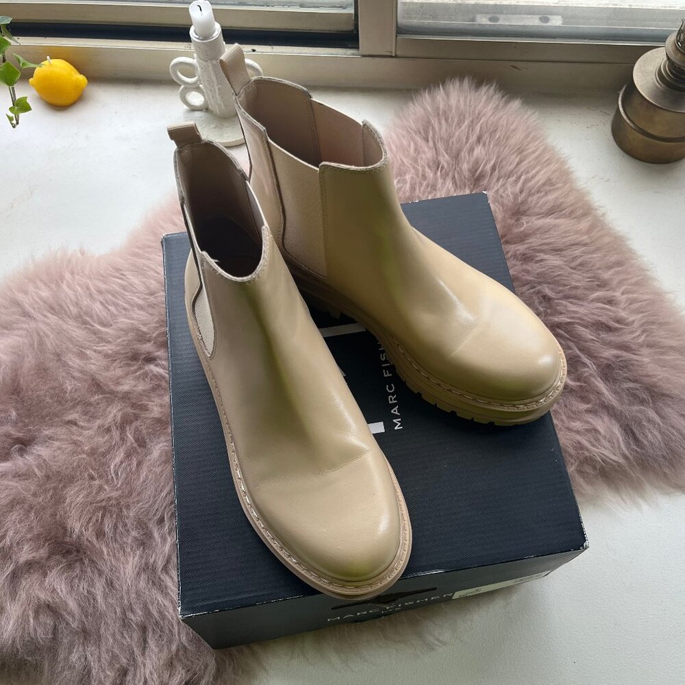 Marc Fisher Women's Pirro Chelsea Lugsole Ankle Booties size 8 (US)